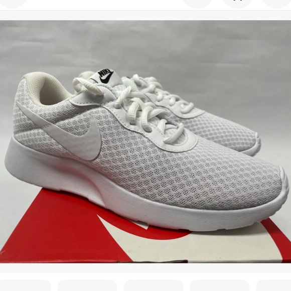 Nike Women's Tanjun White Sneakers NWOB - Picture 1 of 1
